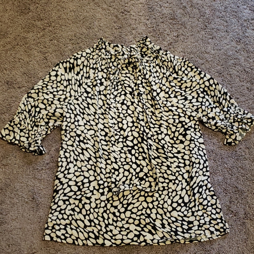 Tie neck top